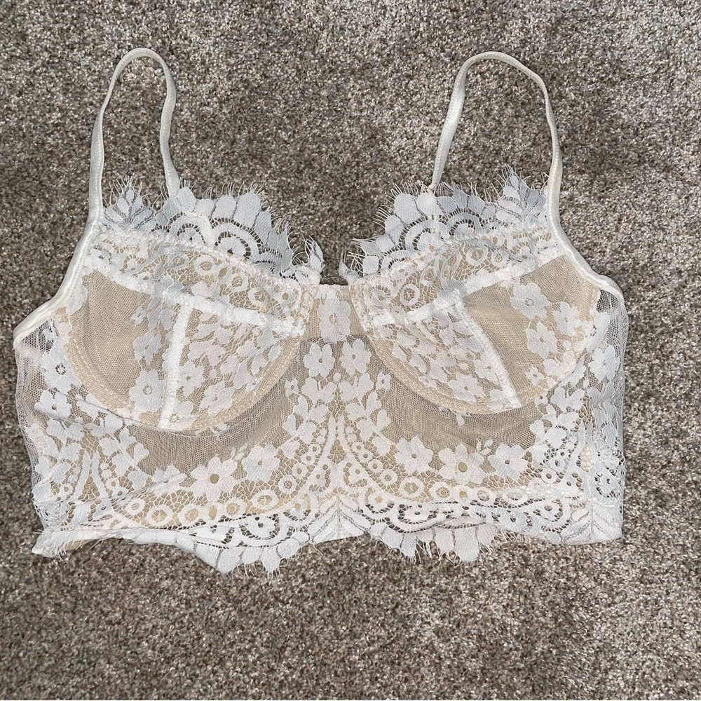 Elegant Lace Bralette in White